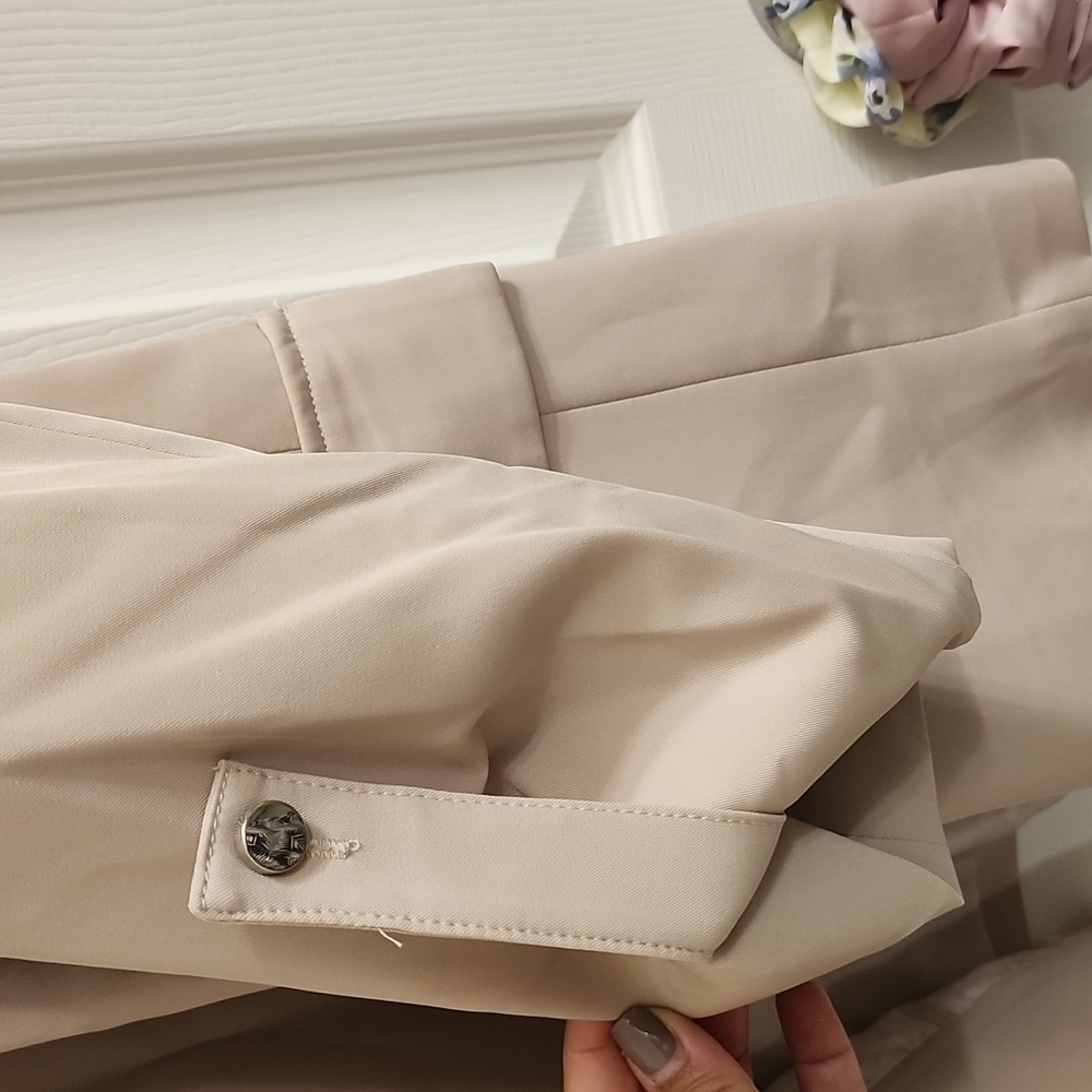 Blazer - Picture 3 of 5